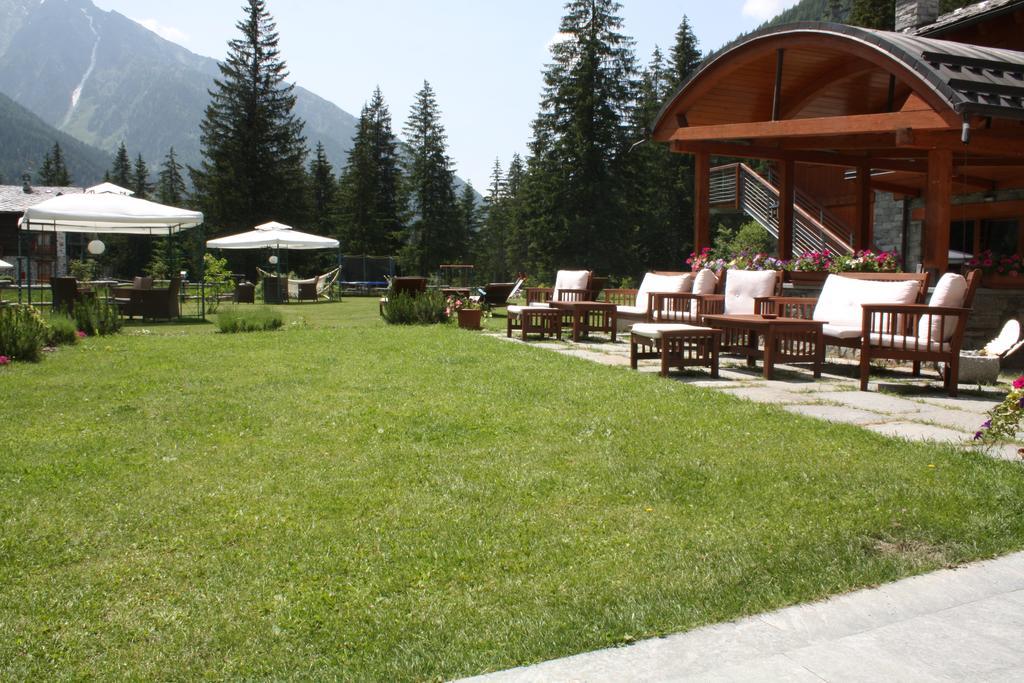 Le Rocher Hotel Champoluc Exterior foto